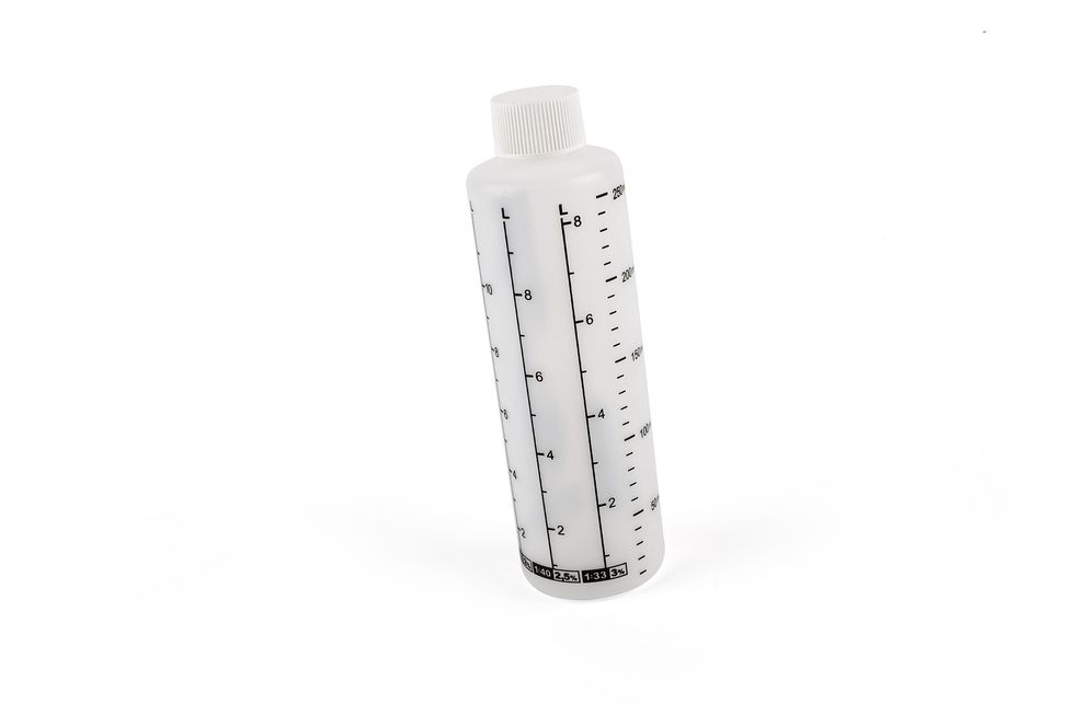 doseur_huile_stage6_avec_bouchon_250ml-c518522-1.jpg